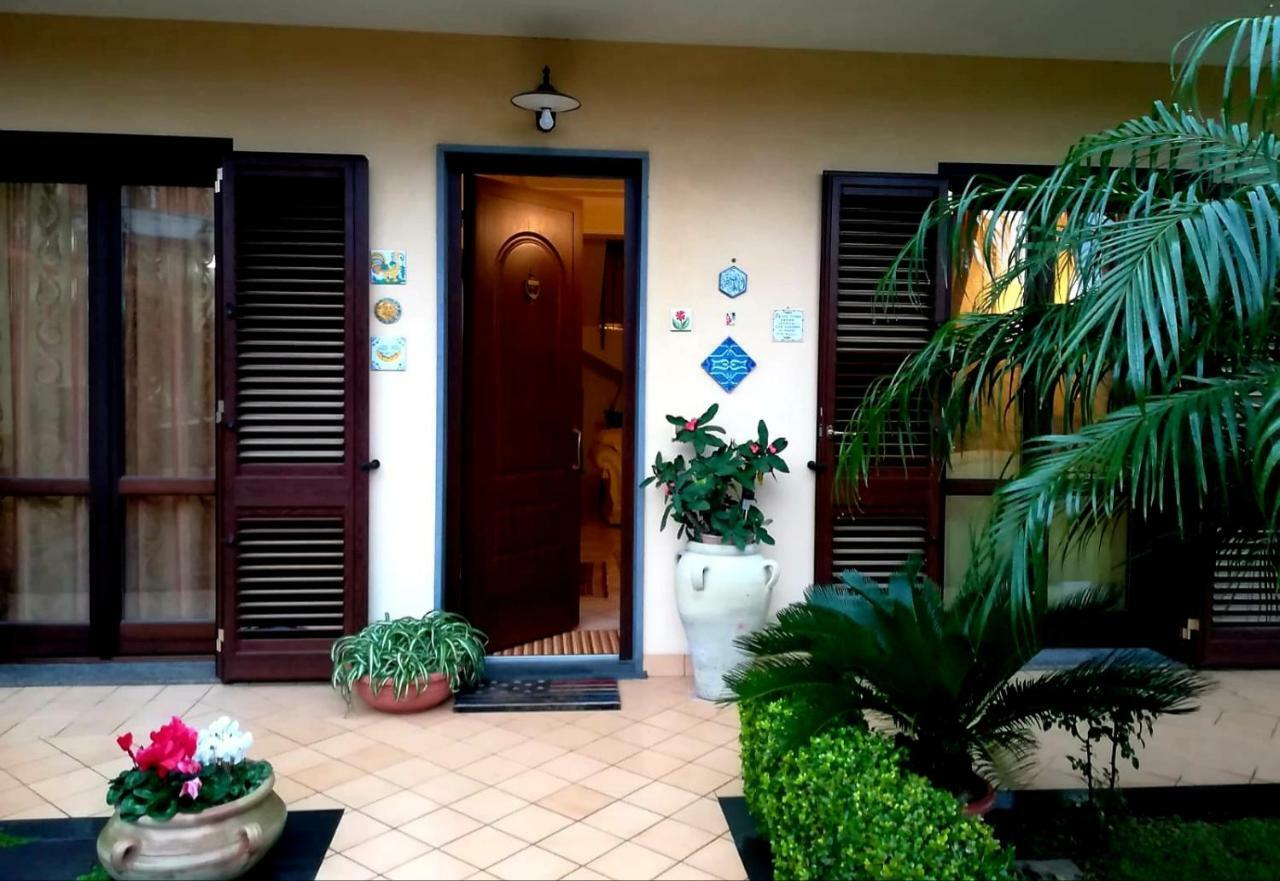 Casa Vacanze Etna Cocus Santa Venerina Eksteriør billede